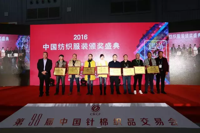 小康内衣公司_全面建成小康社会图片